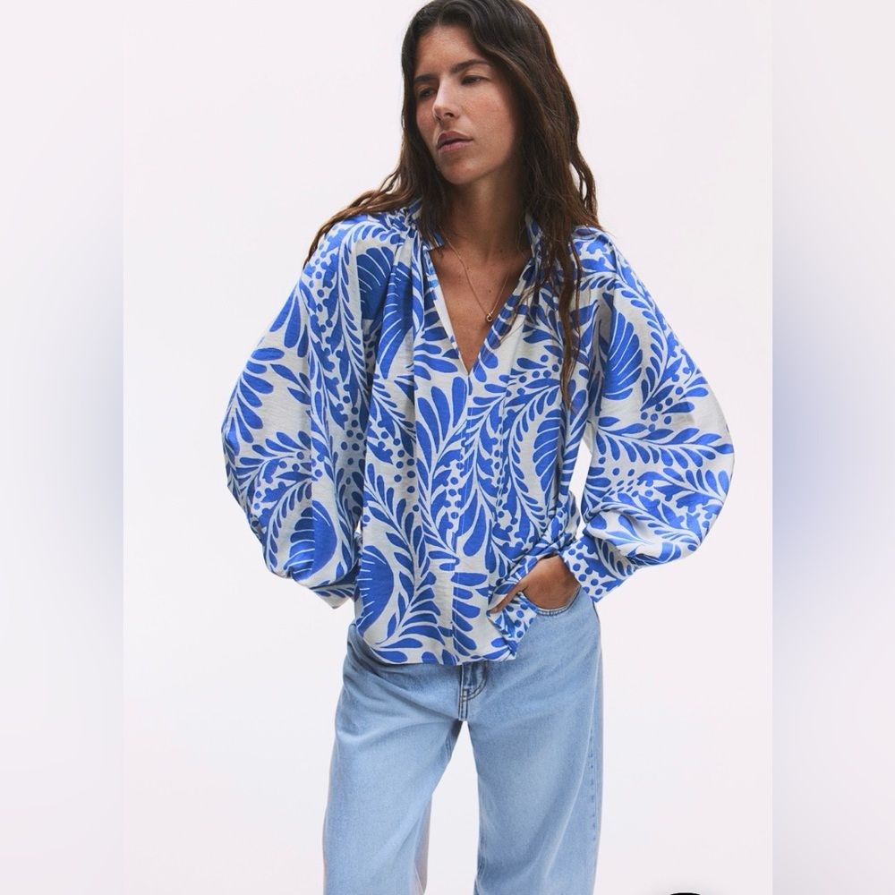 H&M Blue White Botanical Blouse Balloon Sleeve V-Neck Workwear - Size Small